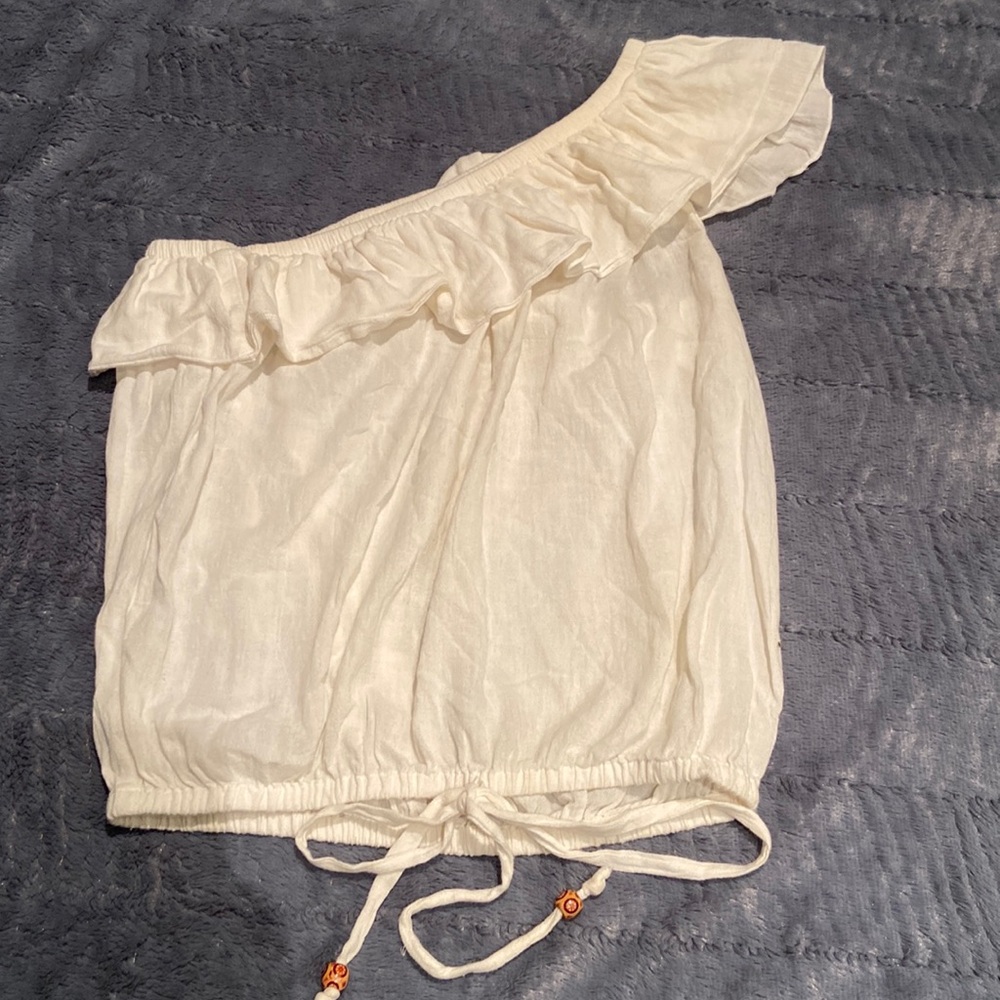 🍭2/$40🌟 **Never worn** Very cute one-shoulder top. Made in India  🇮🇳